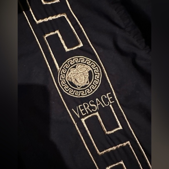 Versace Men’s Black Button-Down Shirt Gold Medusa Greek Key Logo Size XL Luxury - Picture 4 of 11